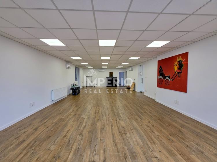 Casă individuală cu 14 camere cu Canalizare în Central