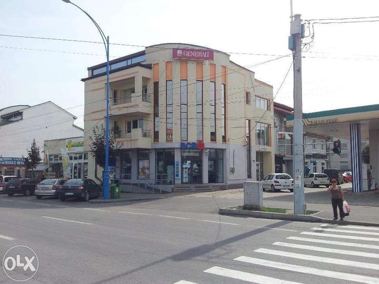 Birou, de 170 mp, în Central