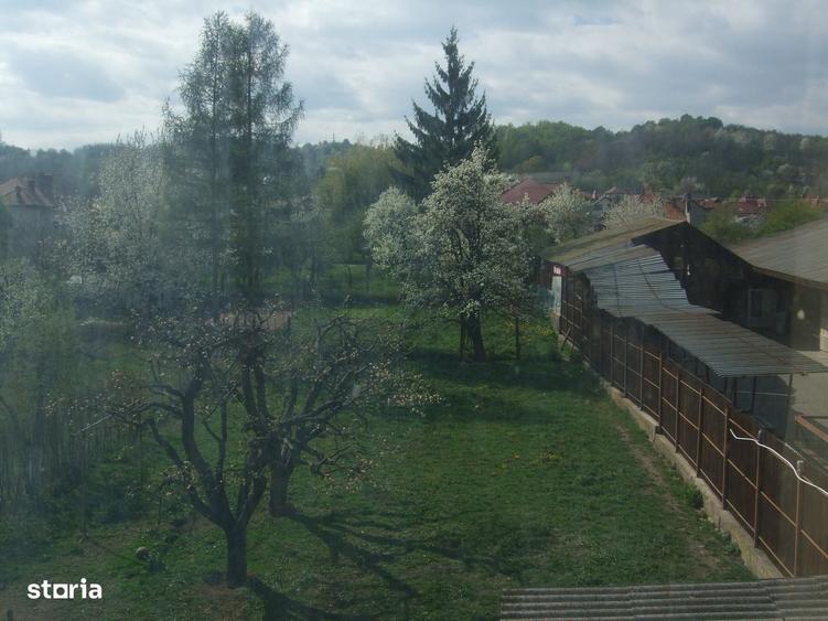 Casă cu 8 camere cu Teren 1000 Mp în Sud