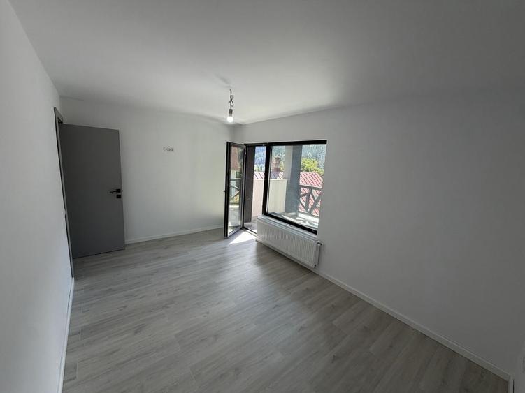 Apartament cu 4 camere decomandat în Poiana