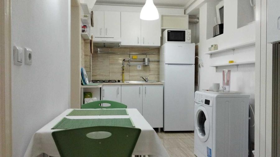 Inchiriez Apartament cu Doua Camere pe Termen Lung in Zona Centrala - 3