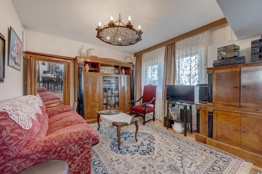 Apartament cu 4 camere semidecomandat, mobilat în 1 Mai