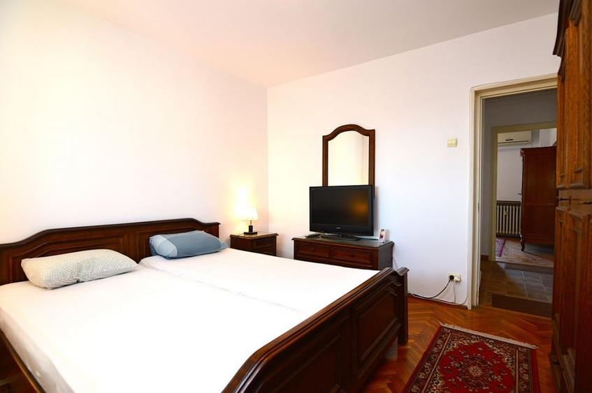 Apartament cu 3 camere decomandat, mobilat în Unirii