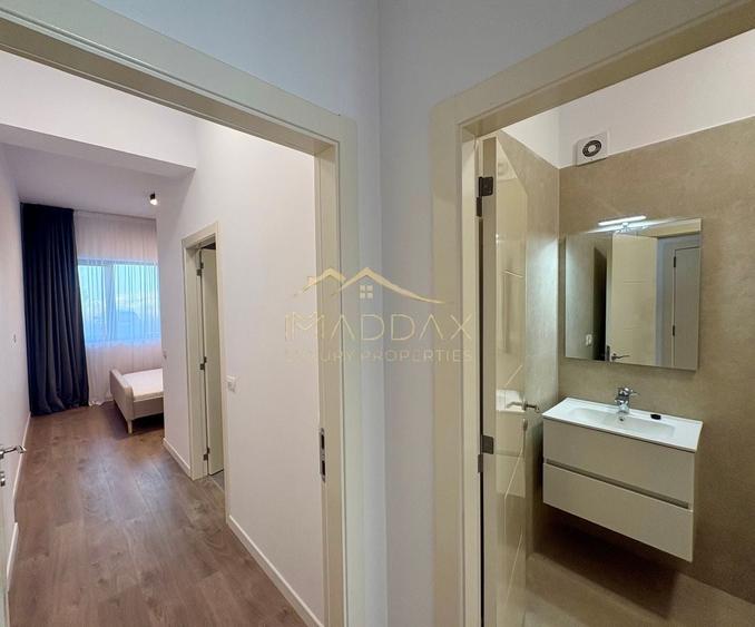 Apartament cu 3 camere semidecomandat, mobilat în Băneasa