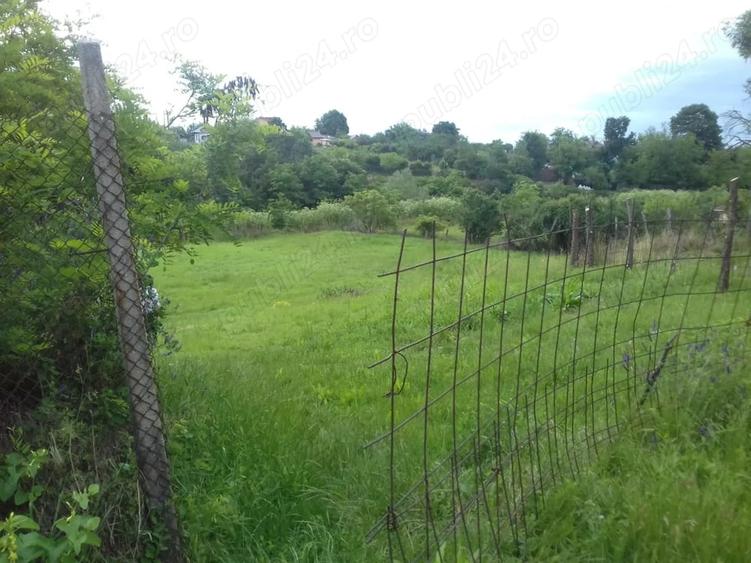 Teren de 2473 mp, în Bălteni