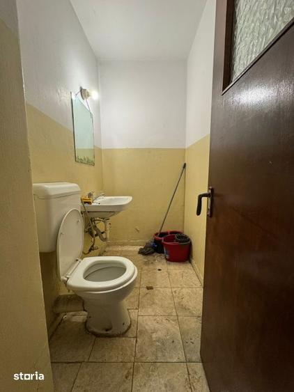 Apartament cu 4 camere semidecomandat în Berceni