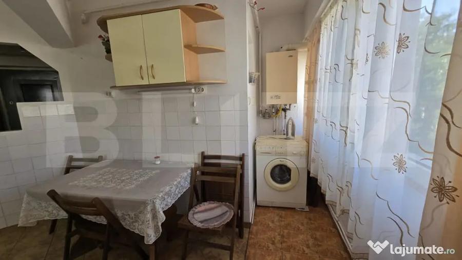 Apartament cu 3 camere semidecomandat în Micro 16
