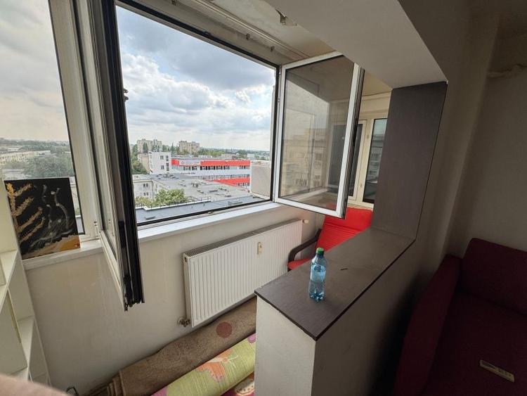 Apartament cu 3 camere semidecomandat, mobilat în Rahova