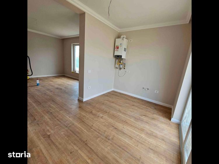 Casă cu 4 camere cu Teren 400 Mp în Central