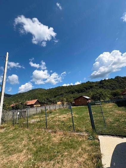 Teren de 2700 mp, în Polovragi