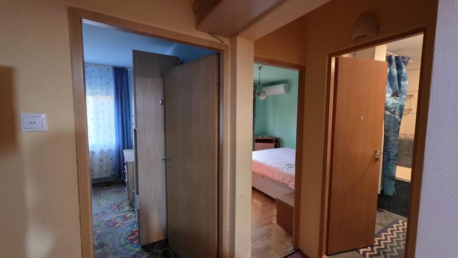 Apartament cu 3 camere decomandat, mobilat în Soarelui