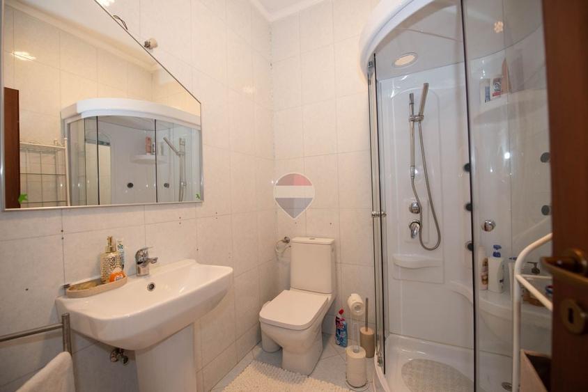 Apartament cu 3 camere decomandat, mobilat în Grivița