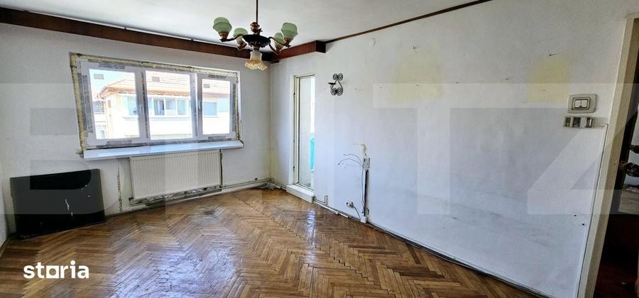 Apartament cu 3 camere decomandat în Lenin