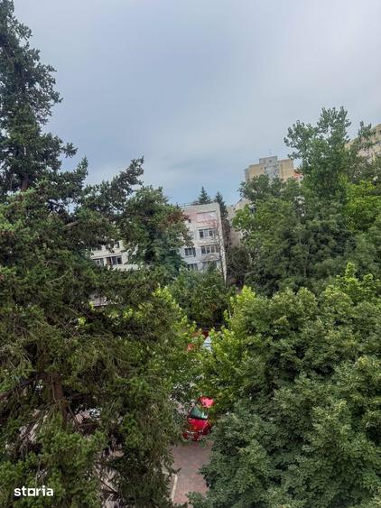 Apartament cu 4 camere decomandat în Titan