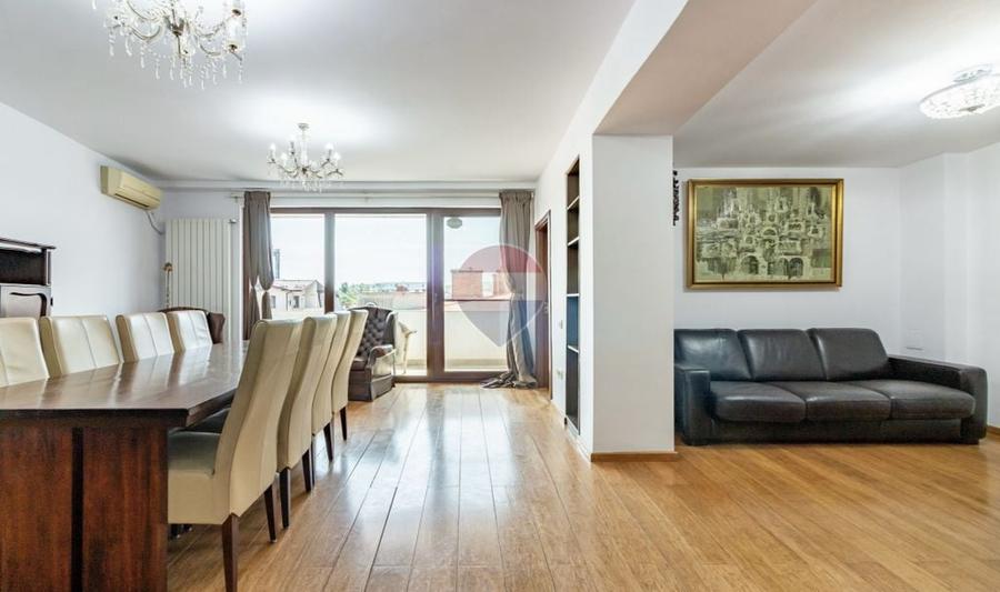 Apartament cu 4 camere decomandat în Unirii