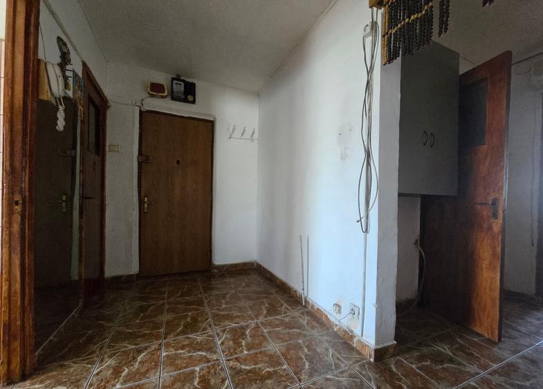 Apartament cu 3 camere decomandat în Drumul Taberei