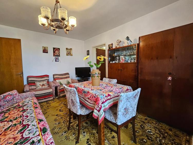 Apartament cu 2 camere decomandat în Negru Vodă