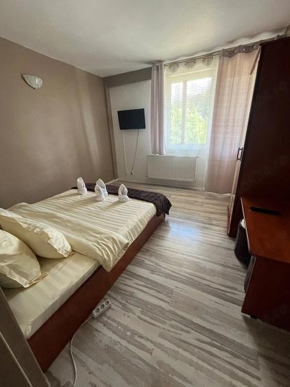 Casă cu 8 camere cu Teren 280 Mp în Predeal