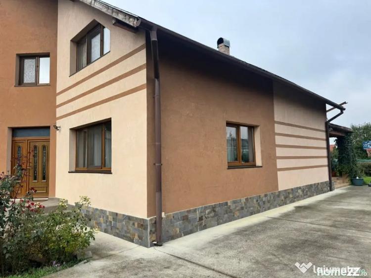 Casă cu 5 camere cu Teren 1000 Mp în Săsar