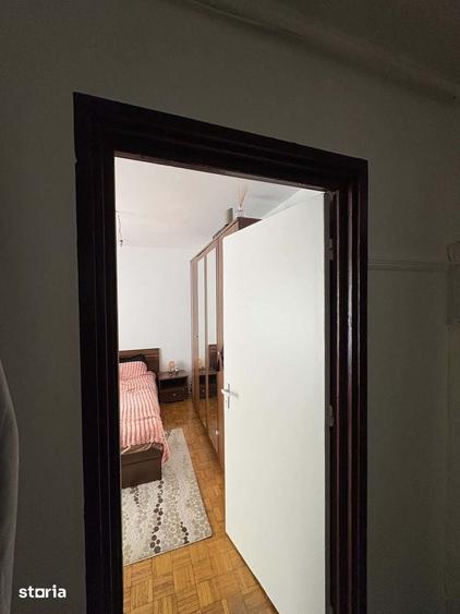 Apartament cu 3 camere semidecomandat în Astra