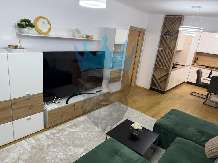 Apartament cu 3 camere semidecomandat, mobilat în Pipera