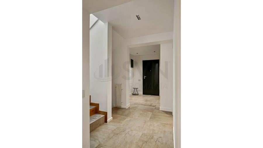 Casă individuală cu 5 camere cu Teren 300 Mp în Pipera