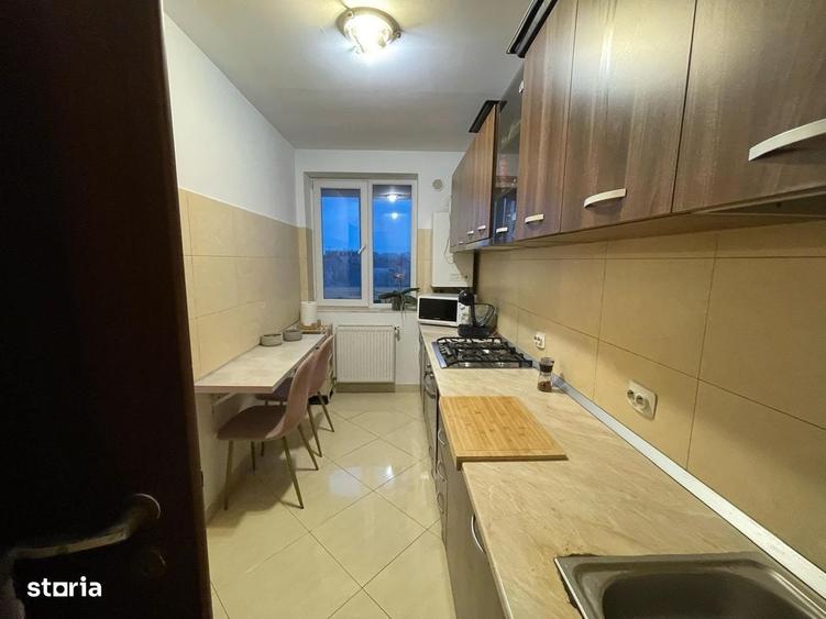 Apartament cu 3 camere în Apărătorii Patriei