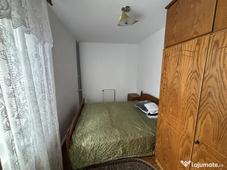 Apartament cu 4 camere semidecomandat, mobilat în Central