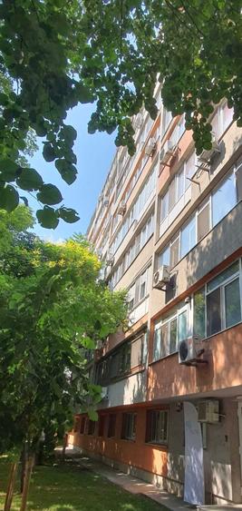 Apartament cu 3 camere semidecomandat în Mihai Bravu