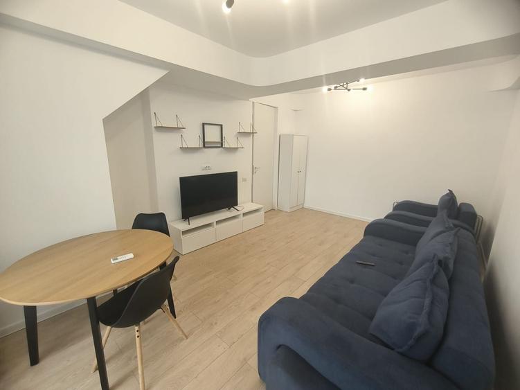 Apartament cu 3 camere decomandat, mobilat în Politehnica