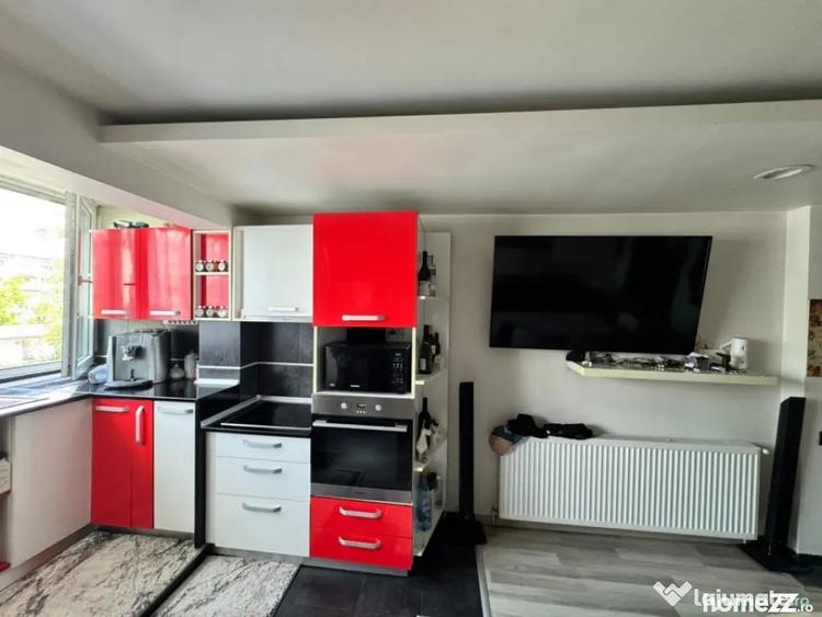 Apartament cu 4 camere decomandat în Central