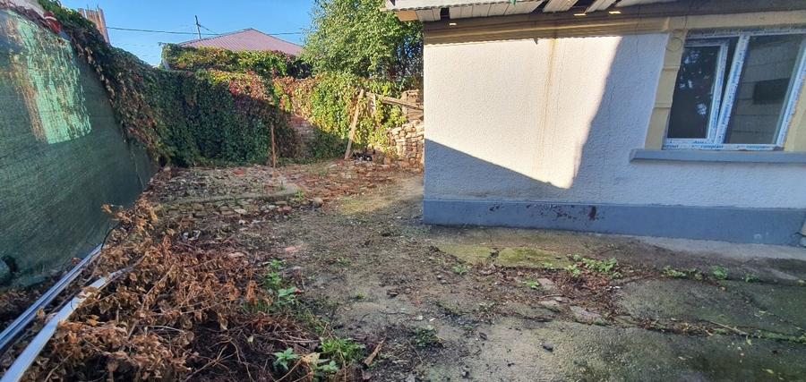 Casă individuală cu 3 camere cu Canalizare în Central