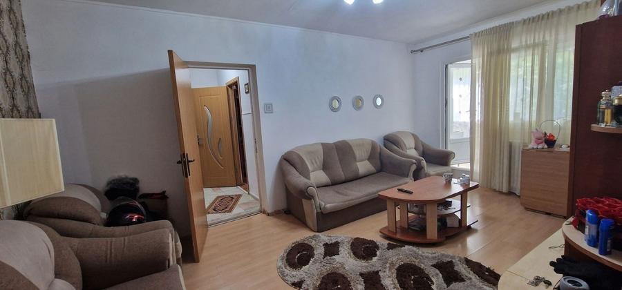 Apartament cu 3 camere semidecomandat în City Park Mall
