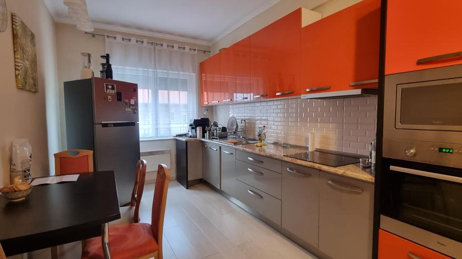 Apartament cu 3 camere decomandat în Semicentral