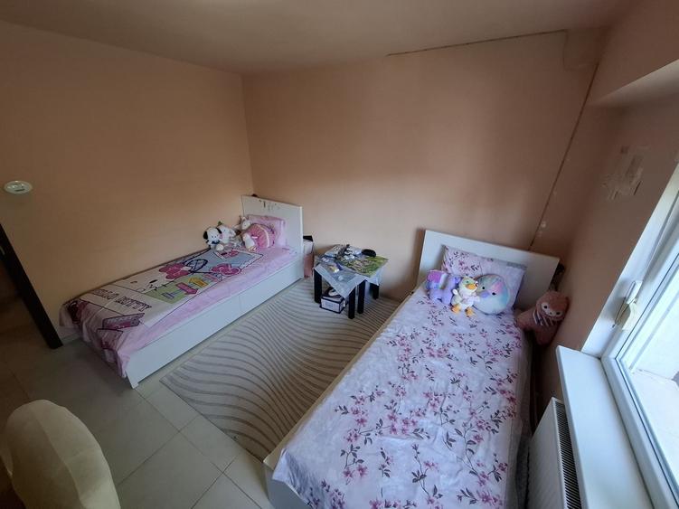 Apartament cu 3 camere decomandat, mobilat în Tomis III