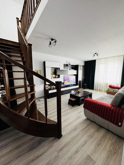 Apartament cu 4 camere decomandat, mobilat în Central