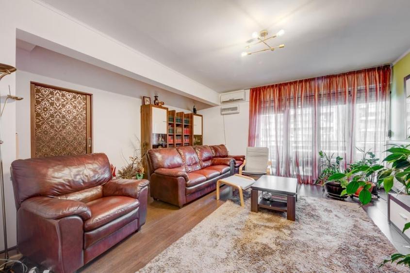Apartament cu 3 camere decomandat, mobilat în Politehnica