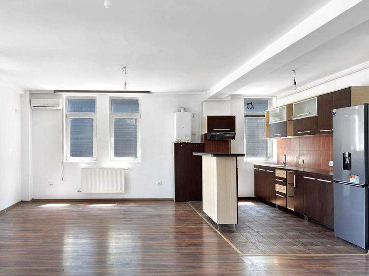 Birou, de 105.87000274658 mp, în Complex Studențesc