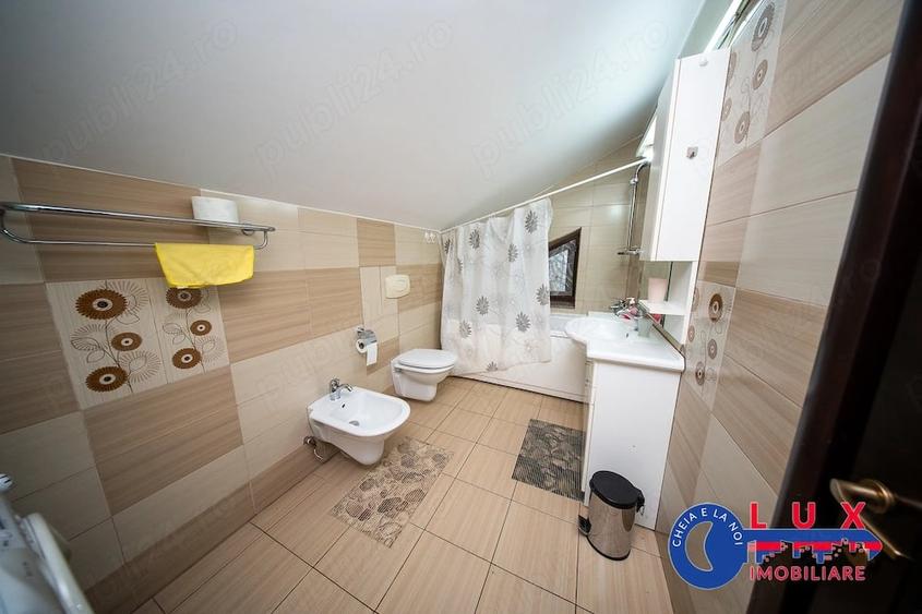 Apartament cu 3 camere decomandat în Neptun