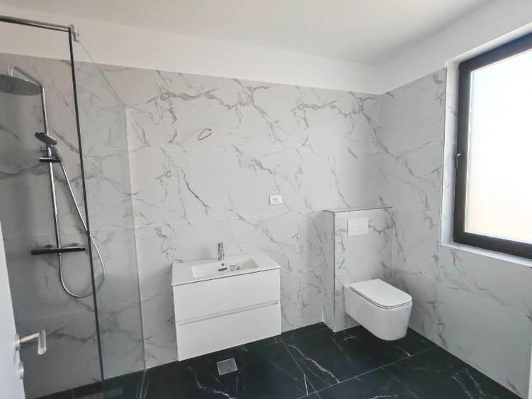 Casă cu 4 camere cu Teren 235 Mp în Prelungirea Ghencea