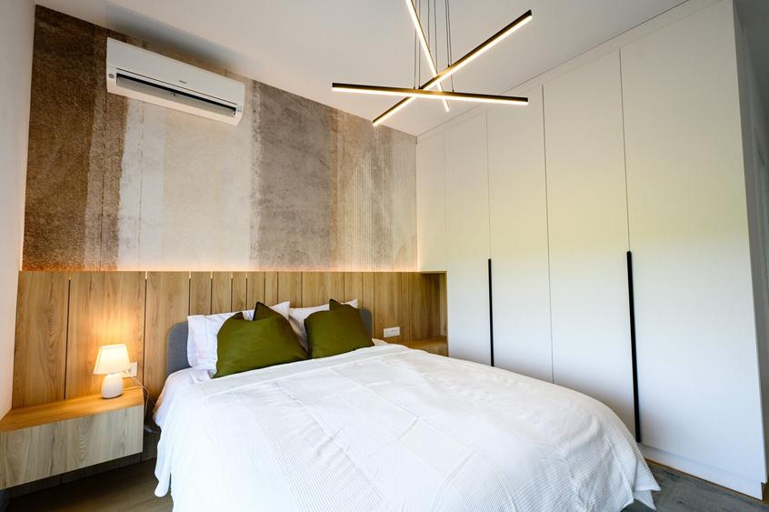 Apartament cu 4 camere decomandat, mobilat în Băneasa