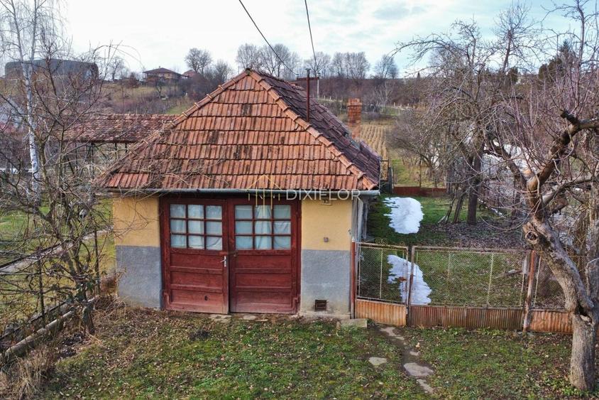 Casă individuală cu 2 camere cu Canalizare în Central