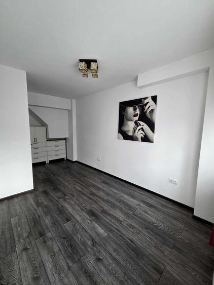 Apartament cu 3 camere decomandat în 13 Decembrie