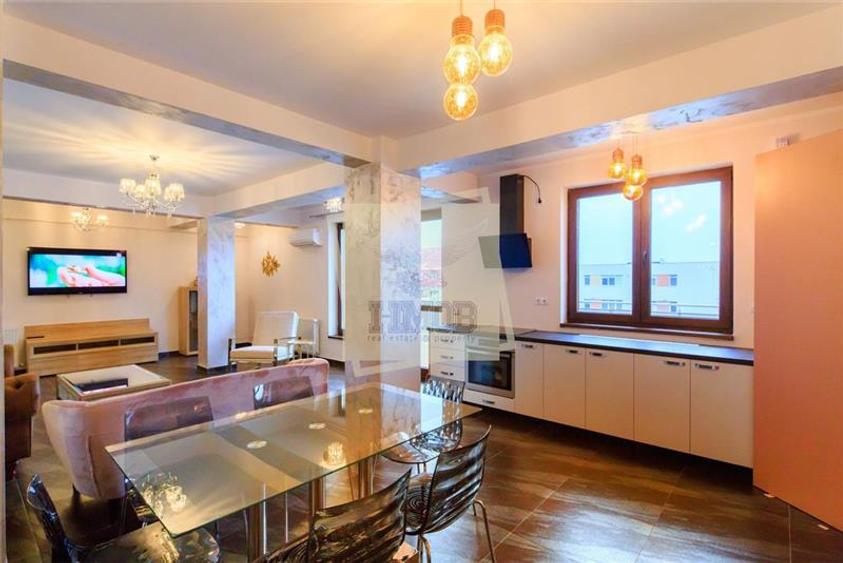 Penthouse cu 4 camere decomandat, mobilat în Ștrand