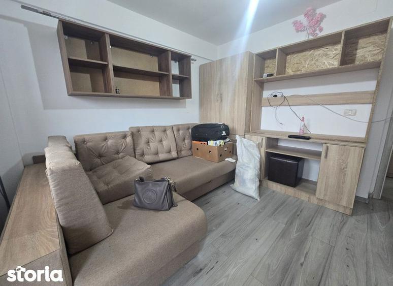 Garsonieră decomandată, mobilată în Bucium