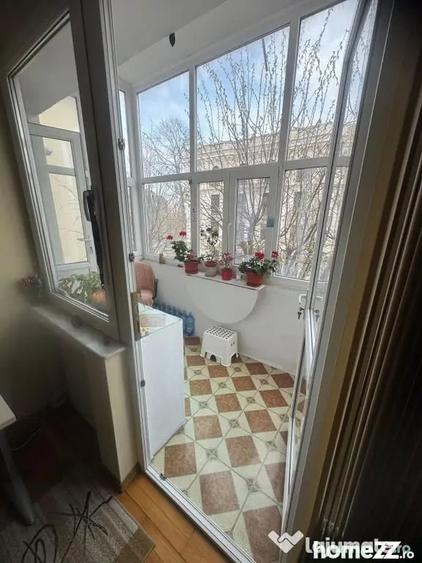 Apartament cu 3 camere semidecomandat în Peninsula