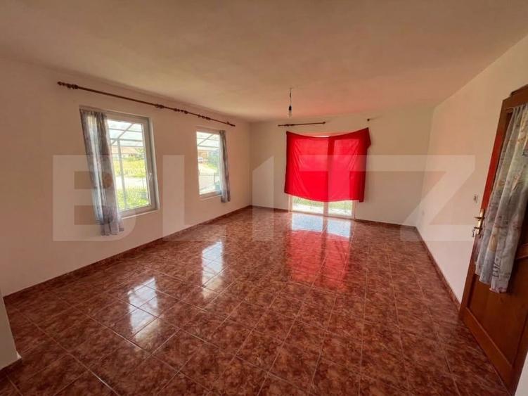 Casă individuală cu 5 camere cu Canalizare în Sud