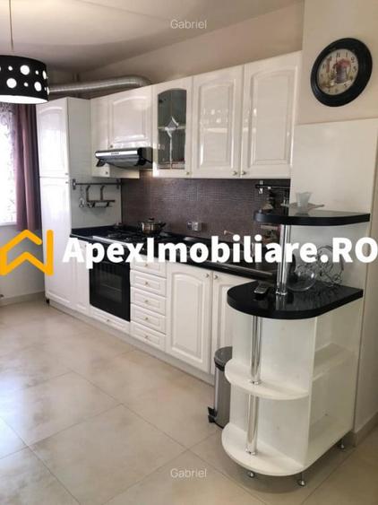 Apartament cu 4 camere semidecomandat în Moșilor