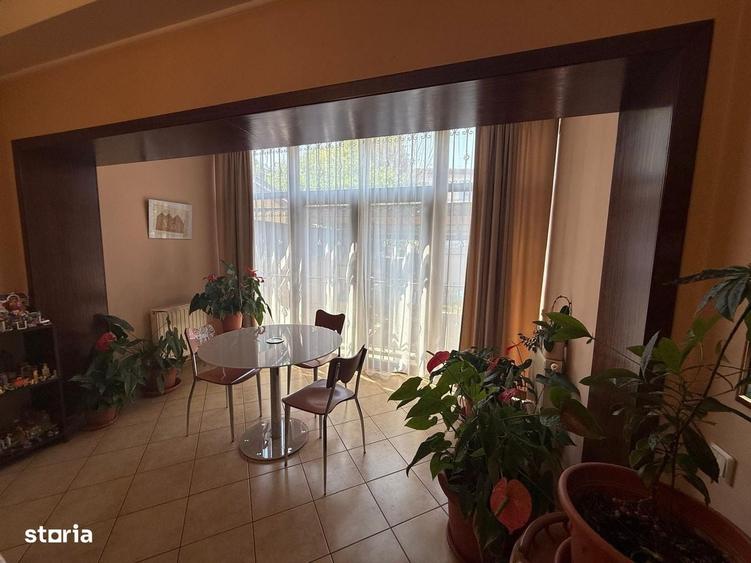 Casă cu 4 camere în Vatra Luminoasă