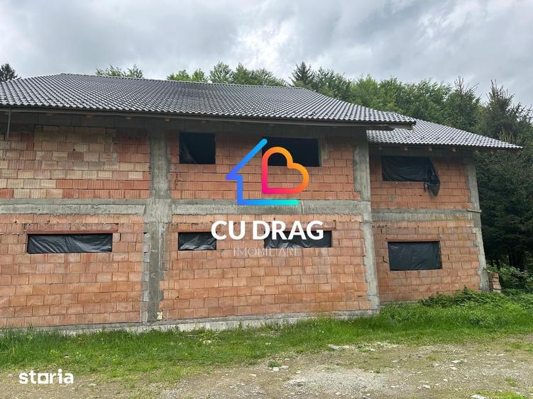Casă cu Teren 12000 Mp în Avrig